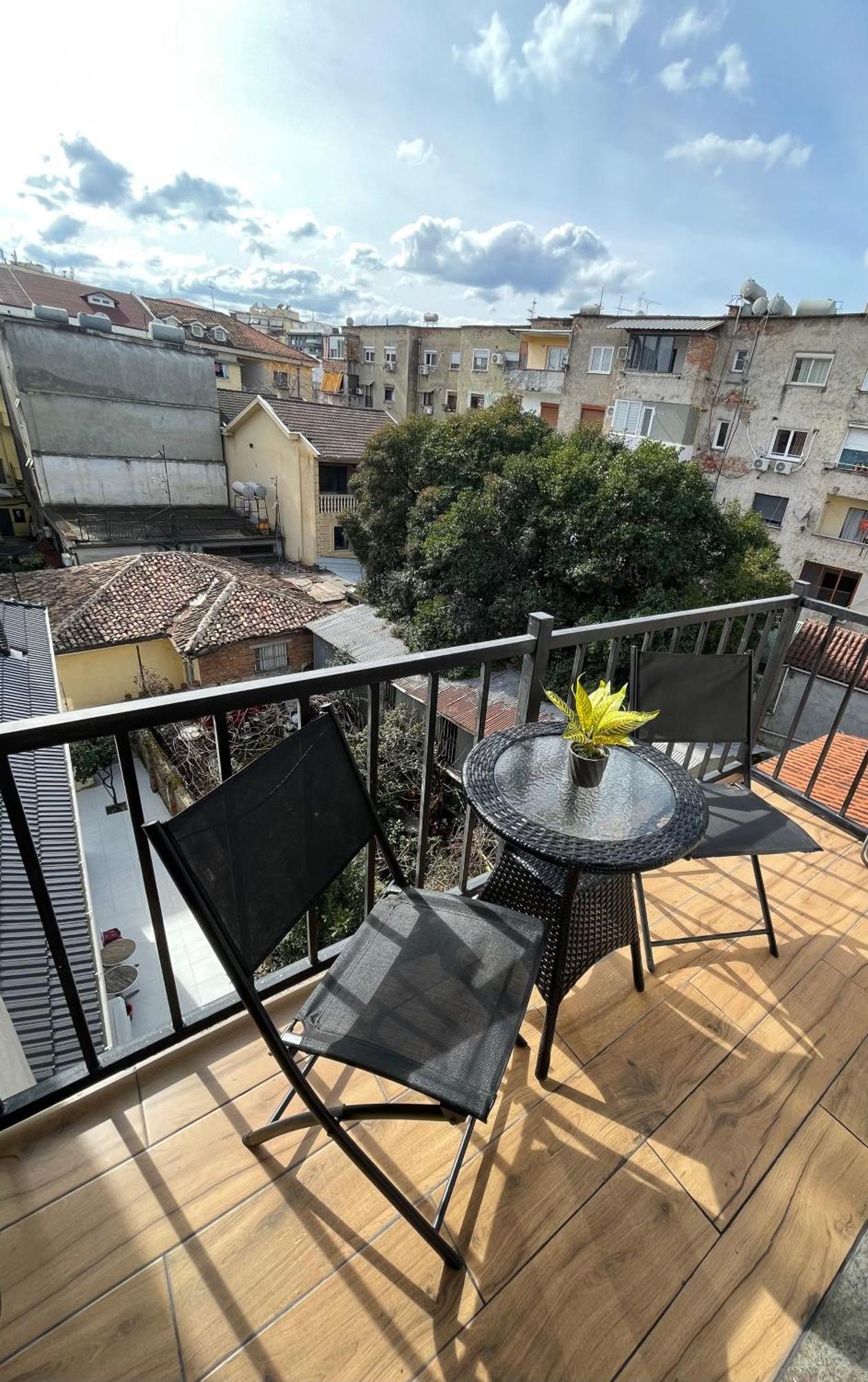 Pog Apartments Tirana Esterno foto