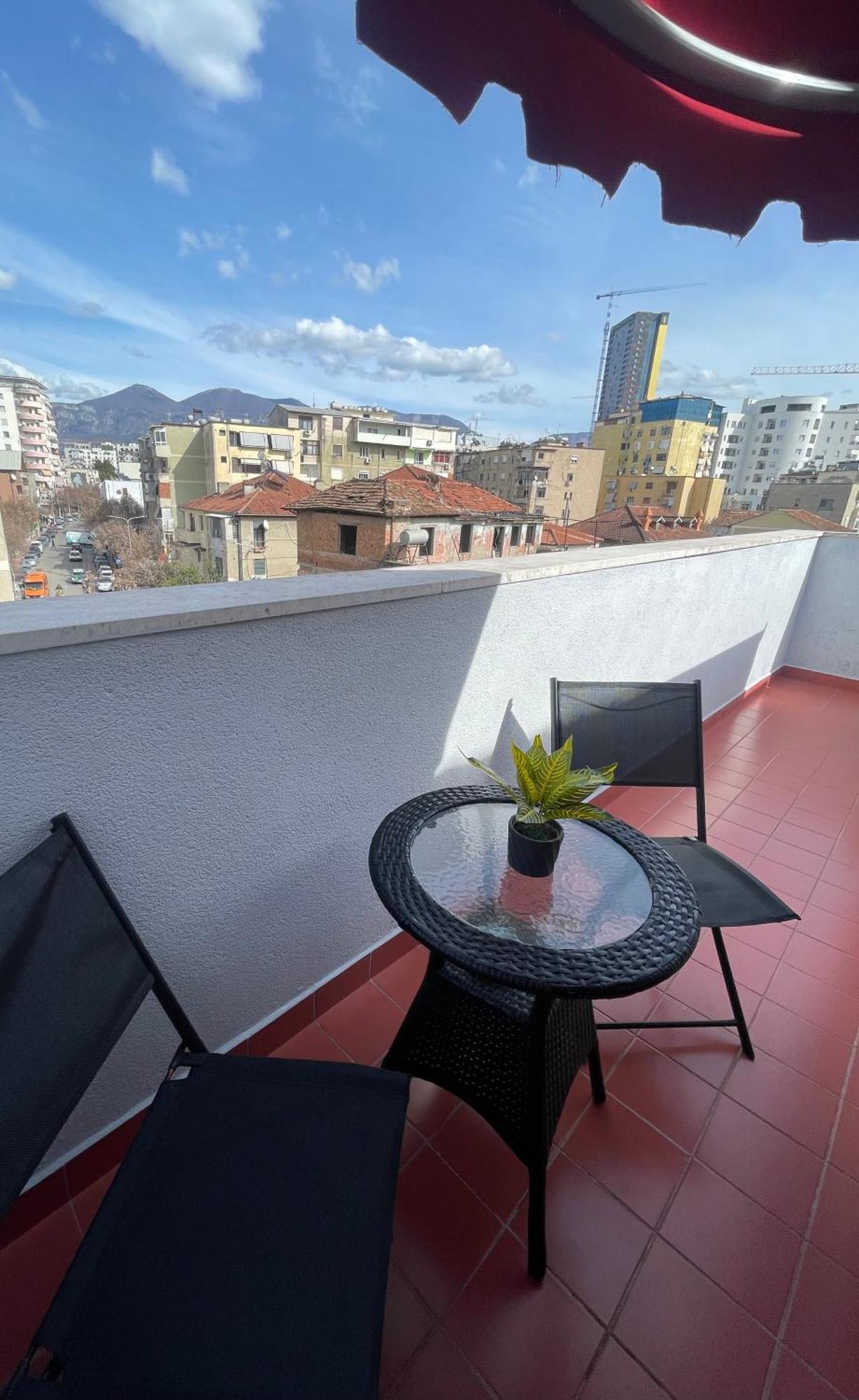 Pog Apartments Tirana Esterno foto